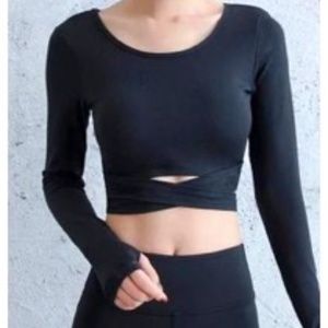NWT Astoria LUXE Crossed Sports Crop - Black